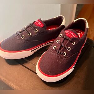 Little kid Sperrys